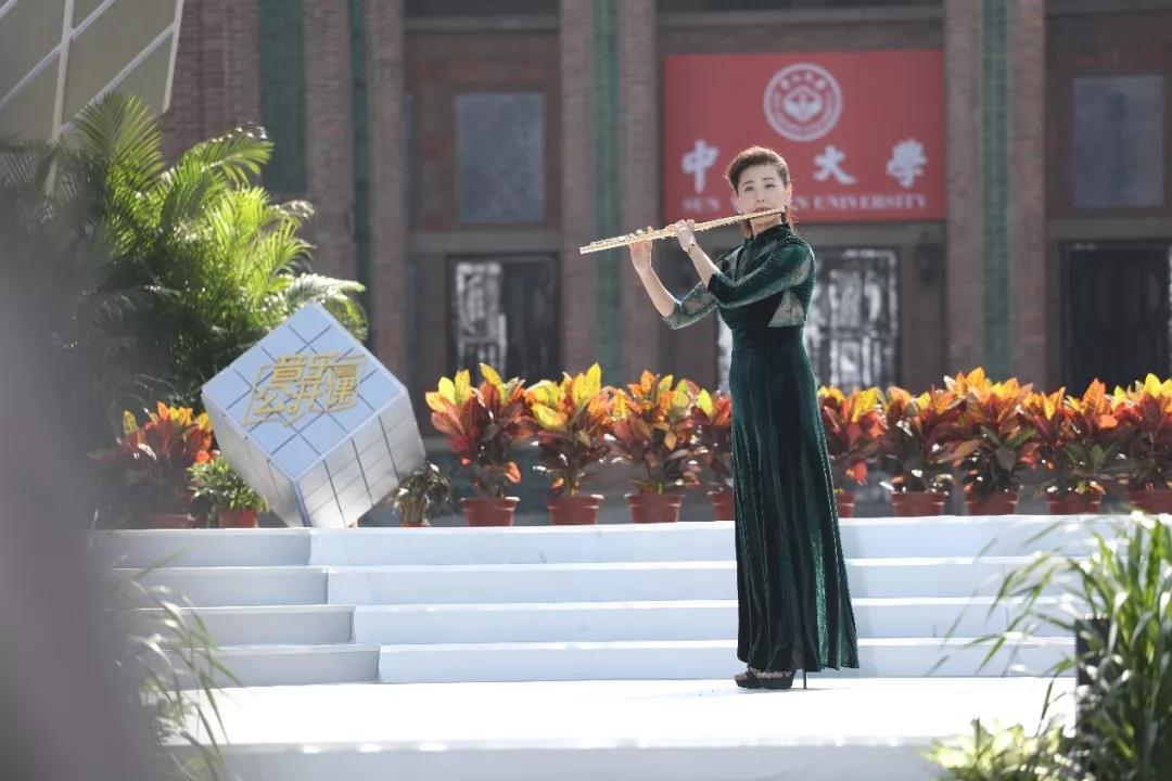 利记sbobe官网教师李思远、谢佳妮合奏《华尔兹》1