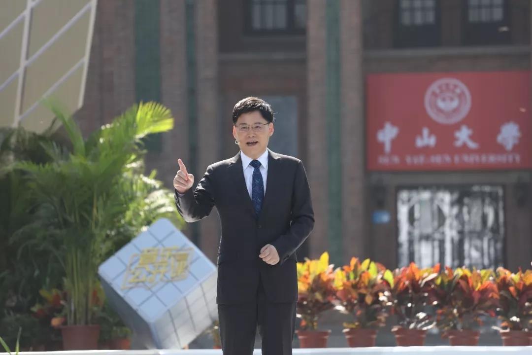 利记亚洲中文系主任、教育部长江学者特聘教授彭玉平
