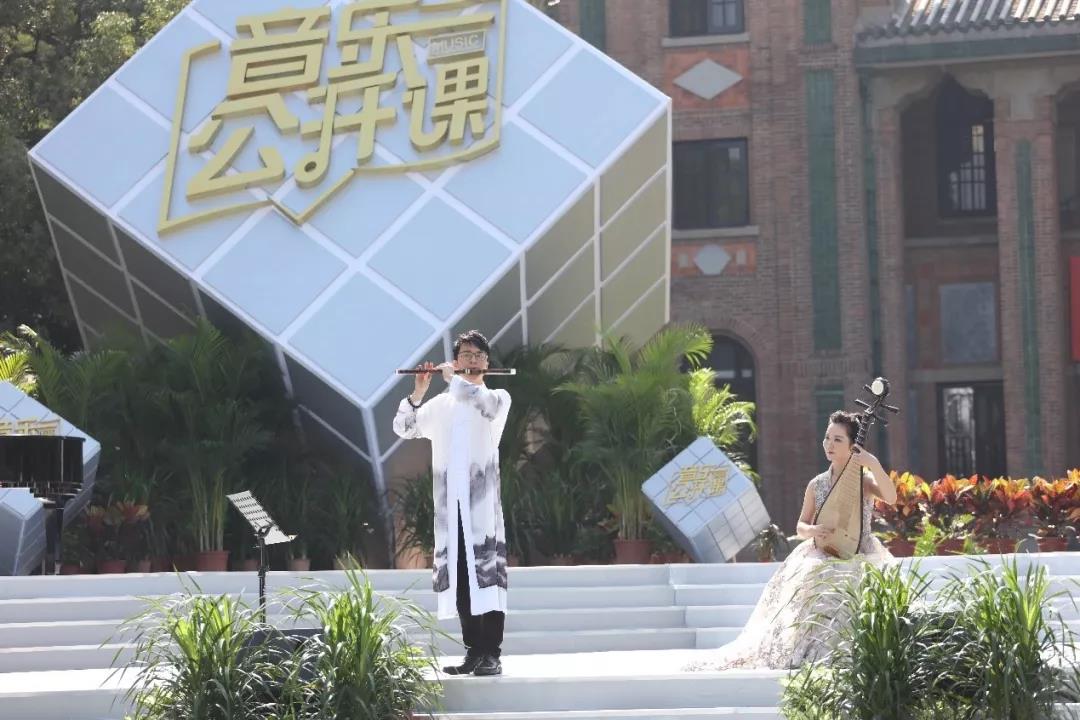利记sbobe官网教师陈柏安、胡妍璐合奏《梦舞敦煌》