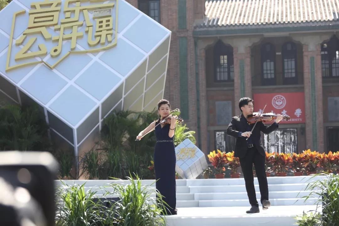 利记sbobe官网副教授原嫄、教师彭奥提琴演奏《Suite No.7》